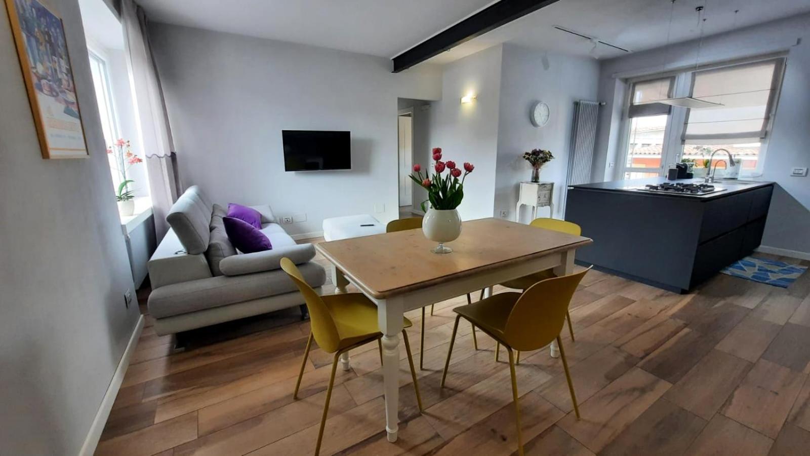 Cuore Di Alba Charming Apartment Bagian luar foto