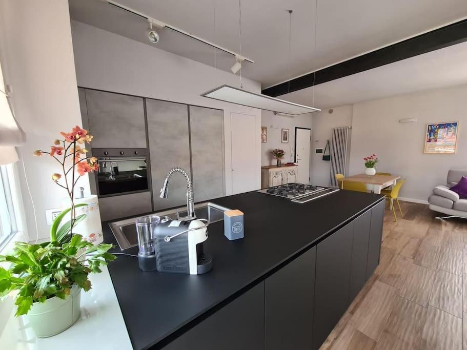Cuore Di Alba Charming Apartment Bagian luar foto
