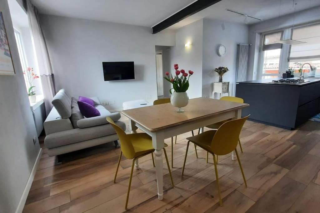 Cuore Di Alba Charming Apartment Bagian luar foto