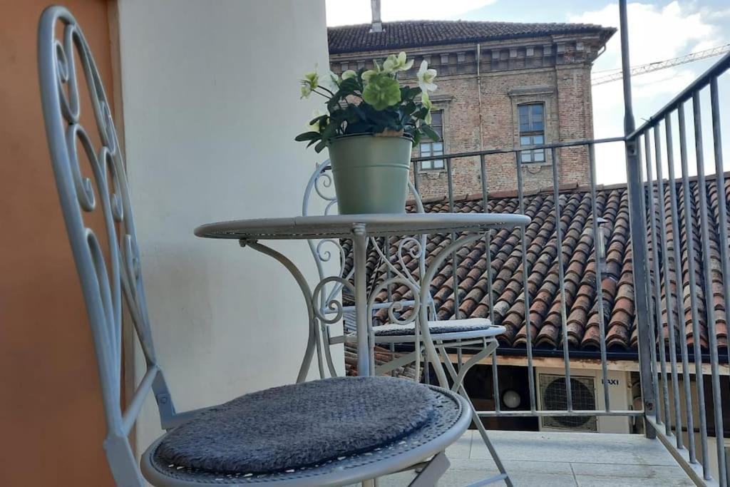 Cuore Di Alba Charming Apartment Bagian luar foto